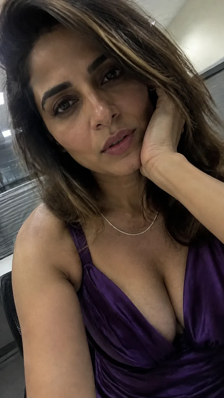 Office Selfie 60 degree w/purple dress