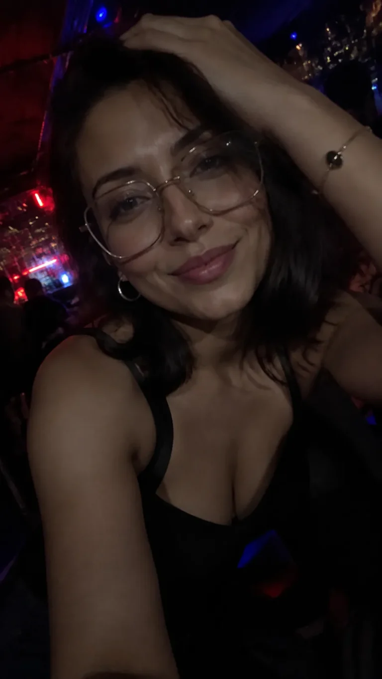 Nightclub closeup hand in hair